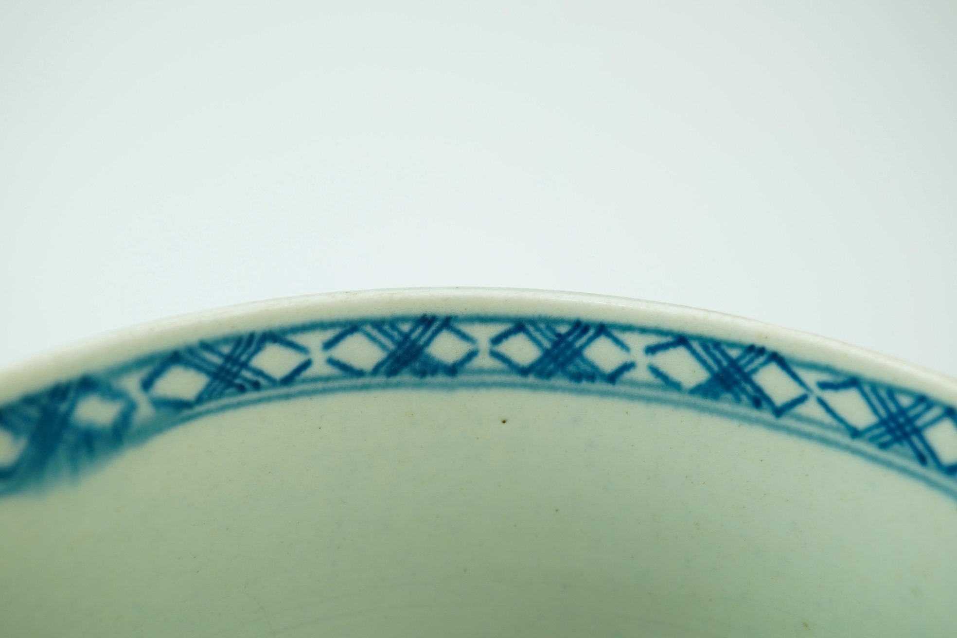 A Worcester blue and white Rock Strata Island cylindrical mug, c.1770